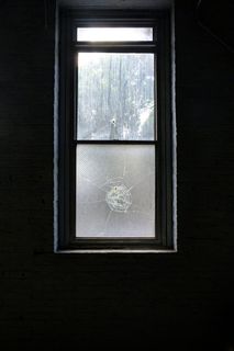 破裂的玻璃窗、窗、门、水晶、银、天窗、建筑、建筑