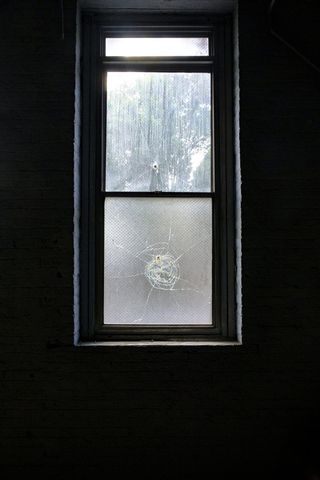 破裂的玻璃窗、窗、门、水晶、银、天窗、建筑、建筑