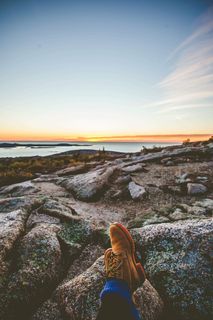 景观，岩石，山脉，日出，人，穿着，棕色，皮革