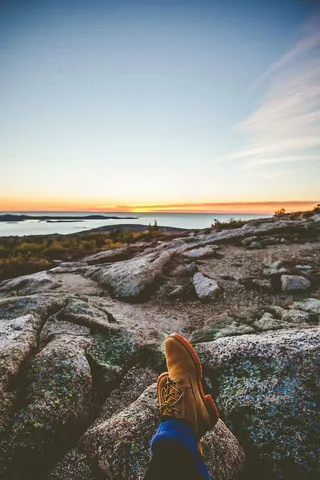 景观，岩石，山脉，日出，人，穿着，棕色，皮革