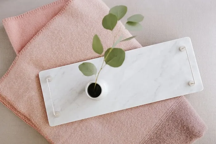 大理石白色托盘，银色手柄