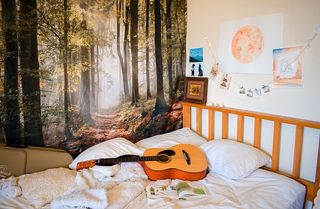 吉他，卧室，宿舍，宿舍，青少年卧室，床，家具，枕头