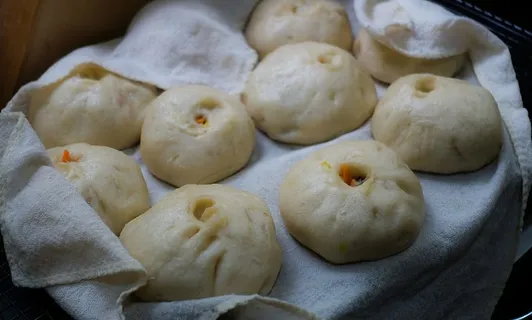 白色织物上的饺子 白色织物上的饺子