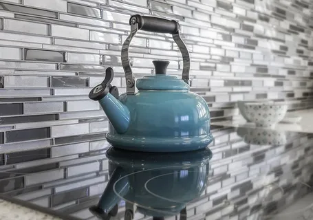 蓝色，水壶，电磁炉，厨房，茶壶，玻璃砖，舞台，房地产