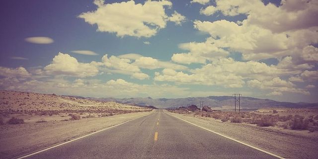 美国，死亡谷国家公园，沙漠，道路，交通，云天，方向，前进的道路