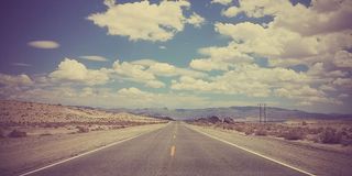 美国，死亡谷国家公园，沙漠，道路，交通，云天，方向，前进的道路