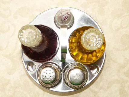 盐、胡椒、醋、油、盐瓶、食品和饮料、室内、茶点