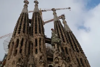 高迪，巴塞罗那，高迪大教堂，公寓emilia，la sagrada familia，低角度视图，天空，建筑结构