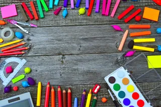 学校时间，学校用品，画笔，蜡笔，教育，学校开始，学校用品，水彩画