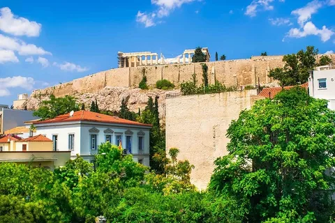 卫城阳光明媚的景色。