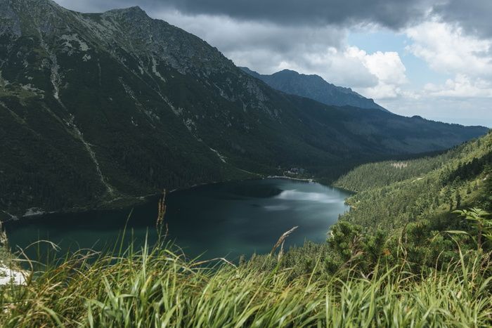 前方河流和山脉