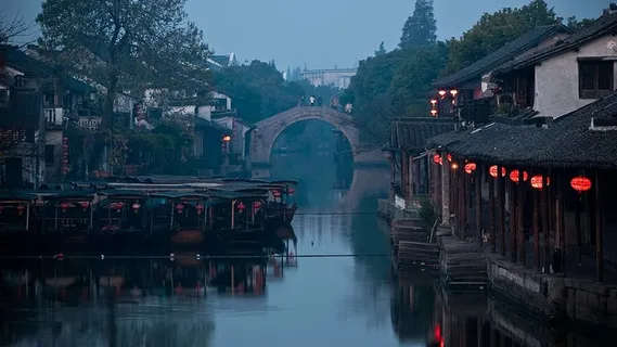 船、身体、水、桥梁、建筑、建筑、基础设施、运河 船、身体、水、桥梁、建筑、建筑、基础设施、运河