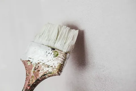 在罐子和画笔里穿线 在罐子和画笔里穿线