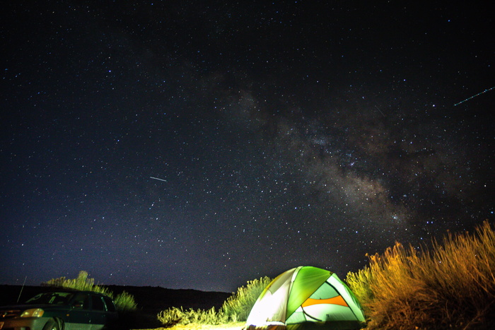 绿色，帐篷，夜空，天空，云，夜晚，星星，星系