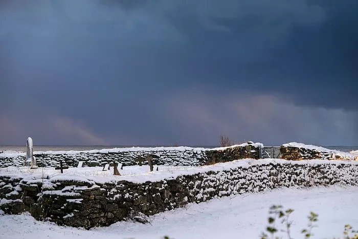 混凝土，墙壁，冬季，墓地，雪，雪，冬天，白色