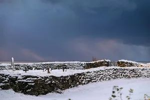 混凝土，墙壁，冬季，墓地，雪，雪，冬天，白色