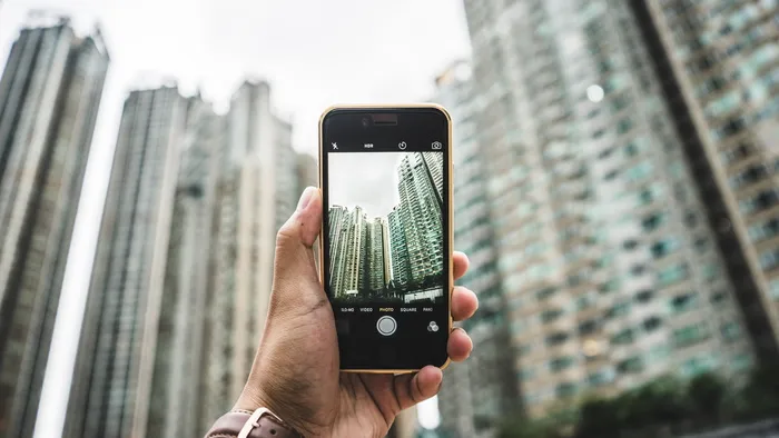 人物，手持，黑色，iphone 7，抓拍，照片，高层，建筑