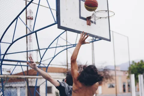 白天打篮球的人 白天打篮球的人
