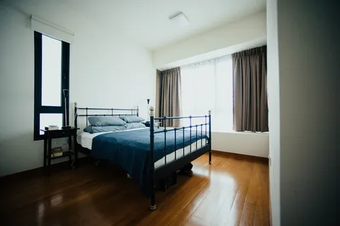 卧室套装,床,蓝色,床单,里面,窗户,铁床,室内设计 卧室套装,床,蓝色,床单,里面,窗户,铁床,室内设计