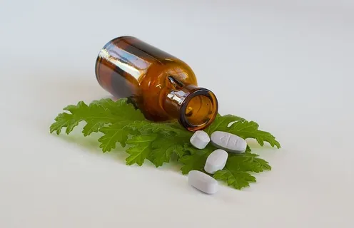 棕色,瓶子,药丸,药物,叶子,叶子,药物,植物 棕色,瓶子,药丸,药物,叶子,叶子,药物,植物
