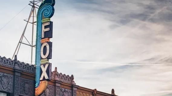 福克斯标牌、混凝土、表面、建筑、建筑、基础设施、屋顶、标牌