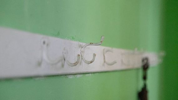 白墙钩，衣架，文字，旧校舍，美国，乔安娜，资深大律师，衣钩，笔迹