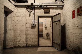 遮蔽物，地下，掩体，门，建筑，入口，门，建筑