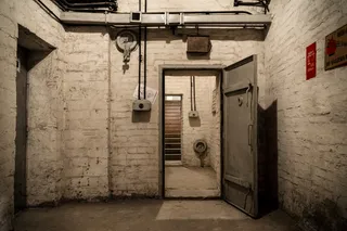 遮蔽物，地下，掩体，门，建筑，入口，门，建筑