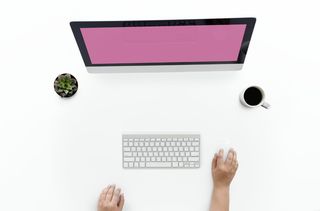 白色和灰色魔术键盘