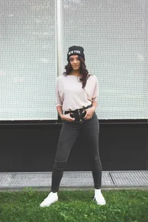 女人摆姿势拍照 女人摆姿势拍照