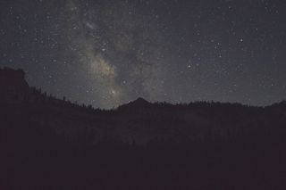 剪影，树，山，夜间，黑暗，夜晚，星星，凝视星空