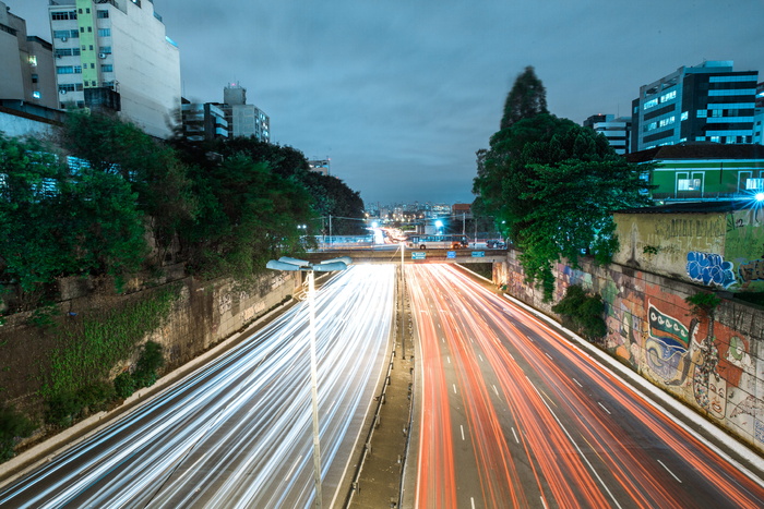 带车灯的道路延时摄影