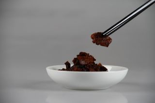 美食、蘑菇丝、装盘、食物、食物和饮料、碗、室内、摄影棚拍摄