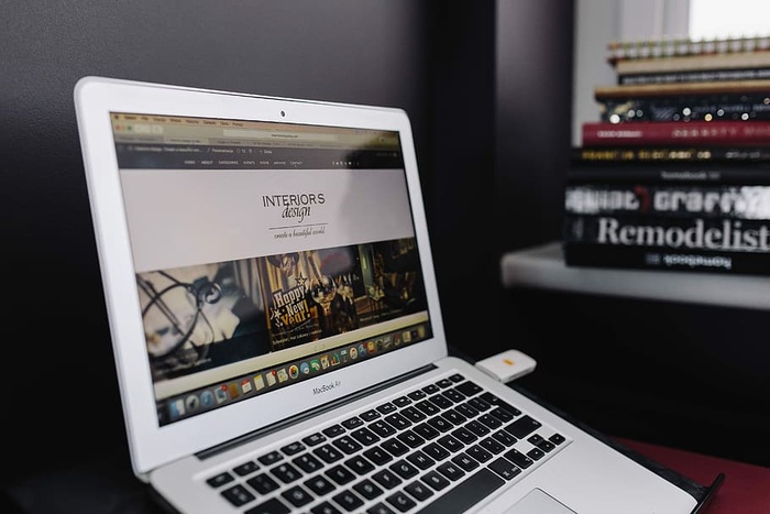 内政部的粉红色办公桌