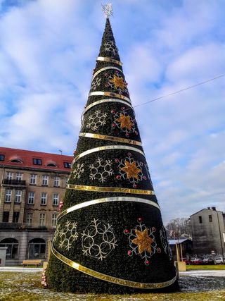 圣诞树，gliwice，2017年12月，建筑结构，建筑，建筑外观，天空，建筑