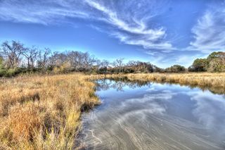 狩猎溪点，水通道，码头，小溪，自然景观，水，天空，云天