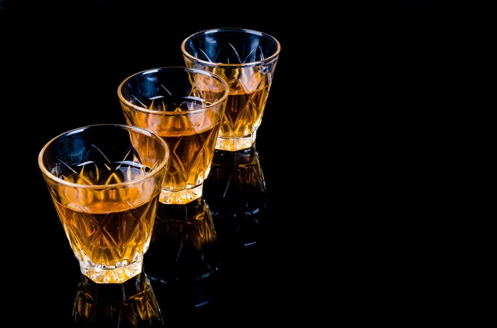 三、明确、小酒杯、黑色、表面、酒吧、酒、酒保