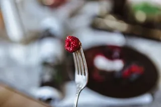 芝士蛋糕配蓝莓和覆盆子