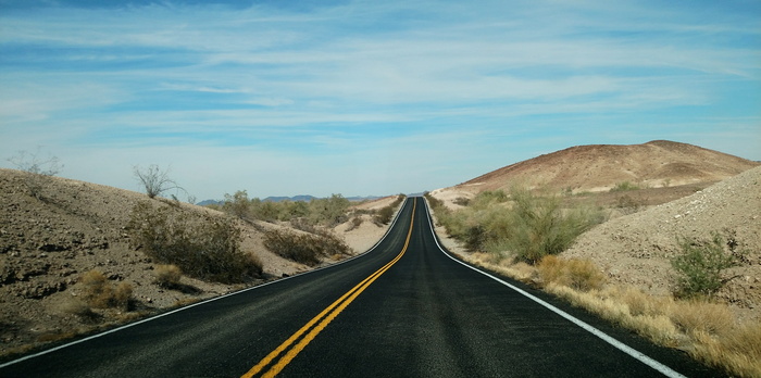 公路，旅行，公路，短途旅行，天空，沙漠公路，双车道公路，沙漠天空