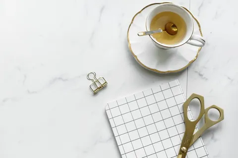 白色和金色茶杯 白色和金色茶杯