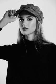 戴帽子的女人 戴帽子的女人