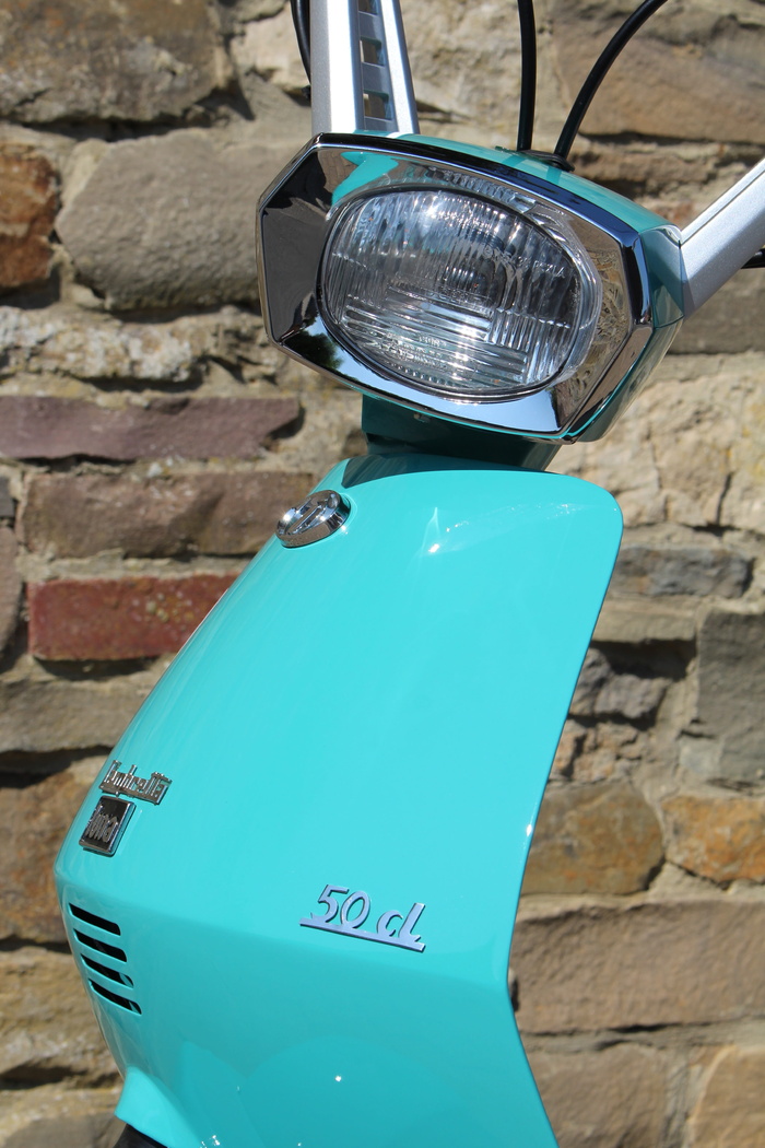 lambretta him、scooter、innocenti、dolce vita、day、blue、text、communication