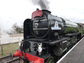 龙卷风，蒸汽机，火车，铁路，铁路轨道，机车，蒸汽火车，铁路运输