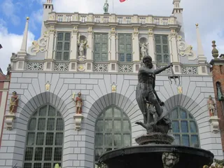 格但斯克、海王星、雕像、建筑、建筑外观、建筑结构、雕塑、人体表现