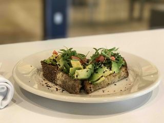 牛油果吐司，食品，食品和饮料，健康饮食，盘子，即食，新鲜，关注前景