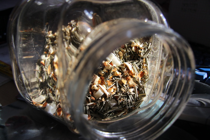 T恤，凉茶，水果茶，无人，特写，室内，饮用玻璃，白天