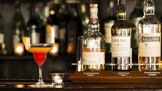 马提尼杯,酒瓶,鸡尾酒,酒吧,南,瓶子,酒精,饮料 马提尼杯,酒瓶,鸡尾酒,酒吧,南,瓶子,酒精,饮料