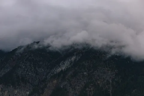 山,云,瀑布,山,忧郁,风景,森林,多云 山,云,瀑布,山,忧郁,风景,森林,多云