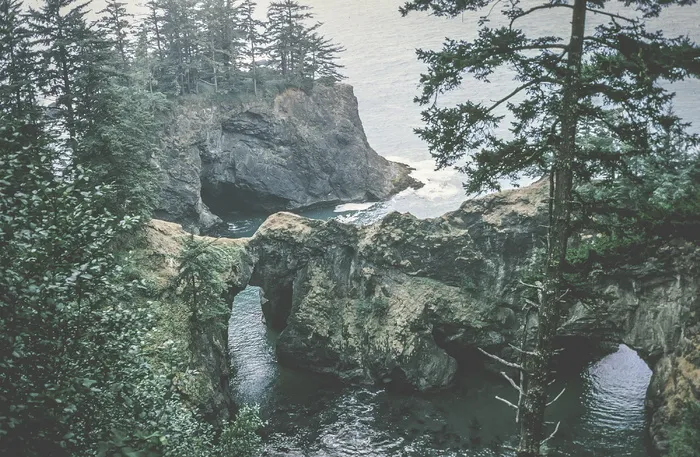 加利福尼亚海岸的海拱和大苏尔