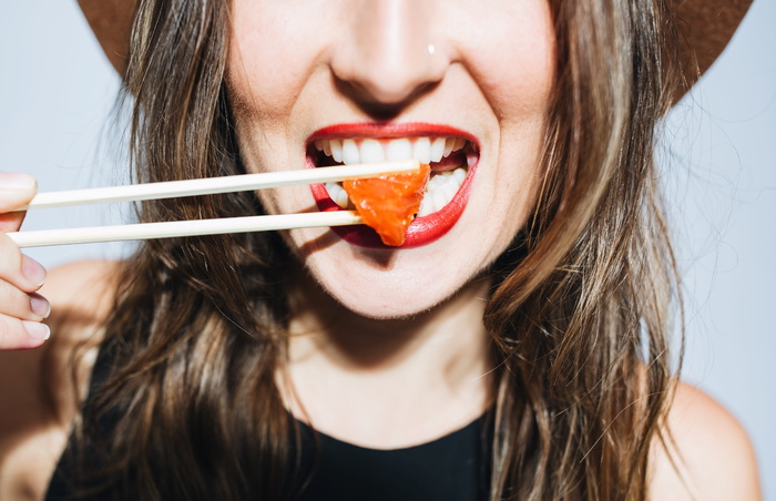 女人，吃，肉食，使用，筷子，肖像，食物，特写